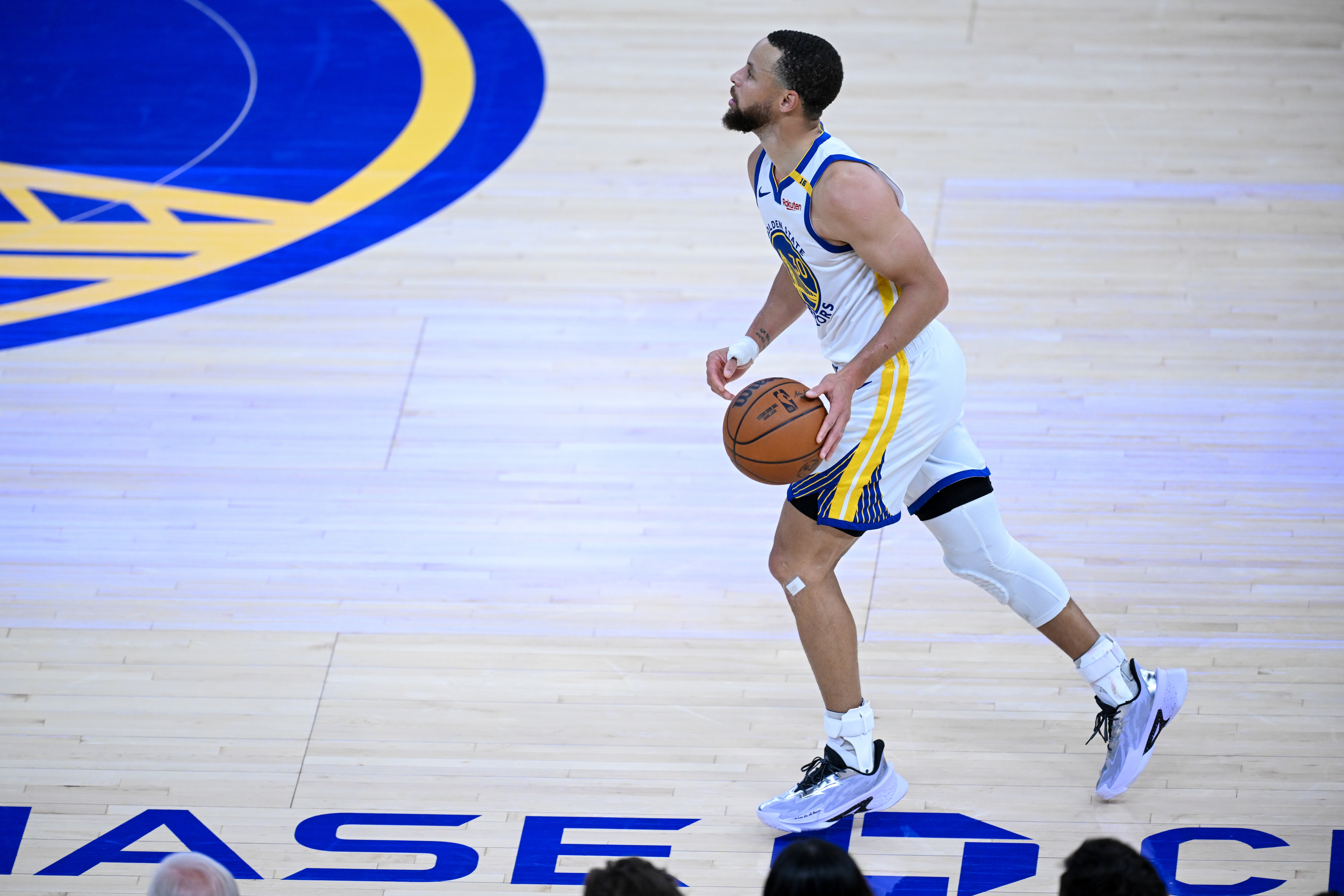 库里：我有球无球都能打 作为控球手你的天性本是自己掌控节奏