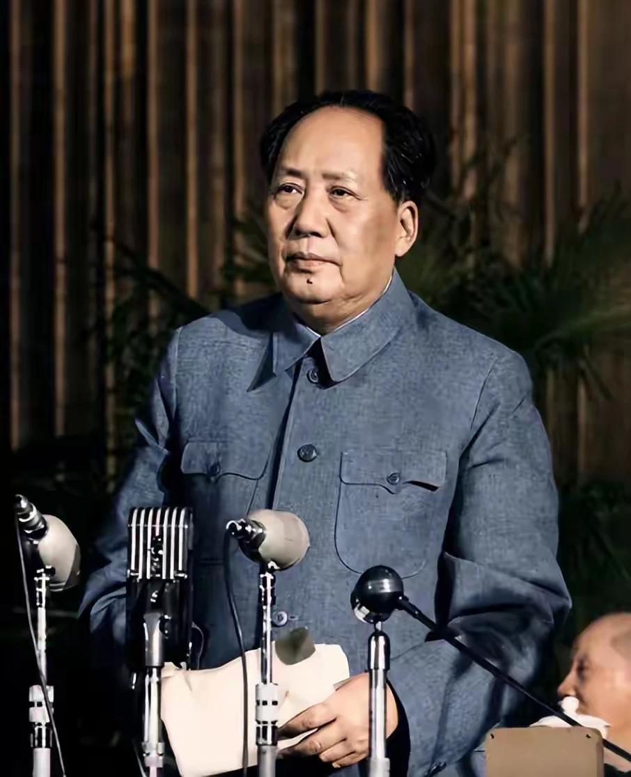 这个时候，要牢记毛主席的话：在战略上要藐视敌人，在战术上要重视敌人。虽然，美国正