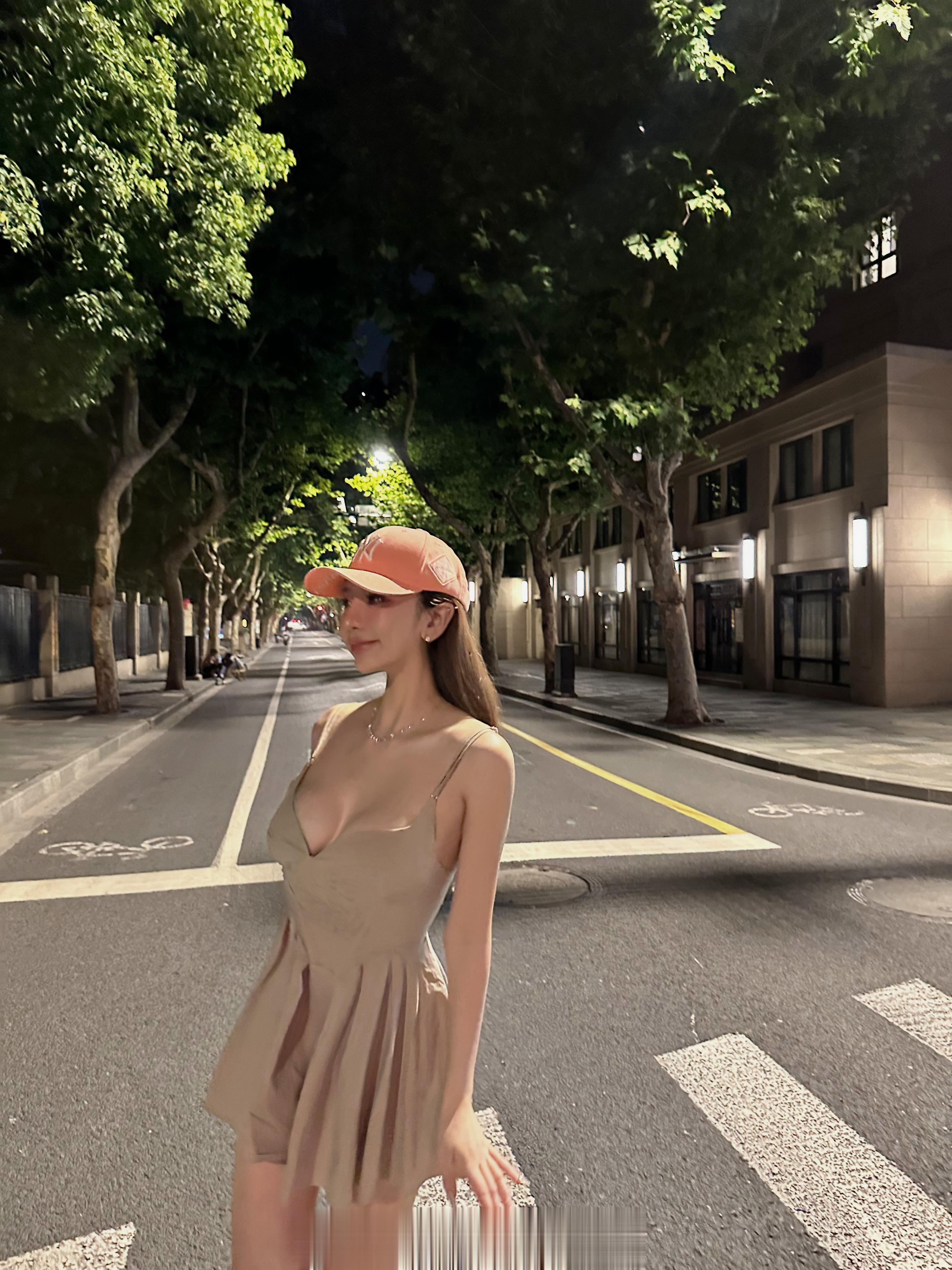 今天早饭连炫两份最爱的egg Benedict然后去上海所新office办公每天