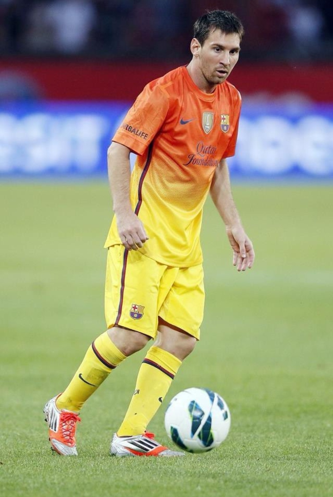 这件橙色客场球衣真好看梅西