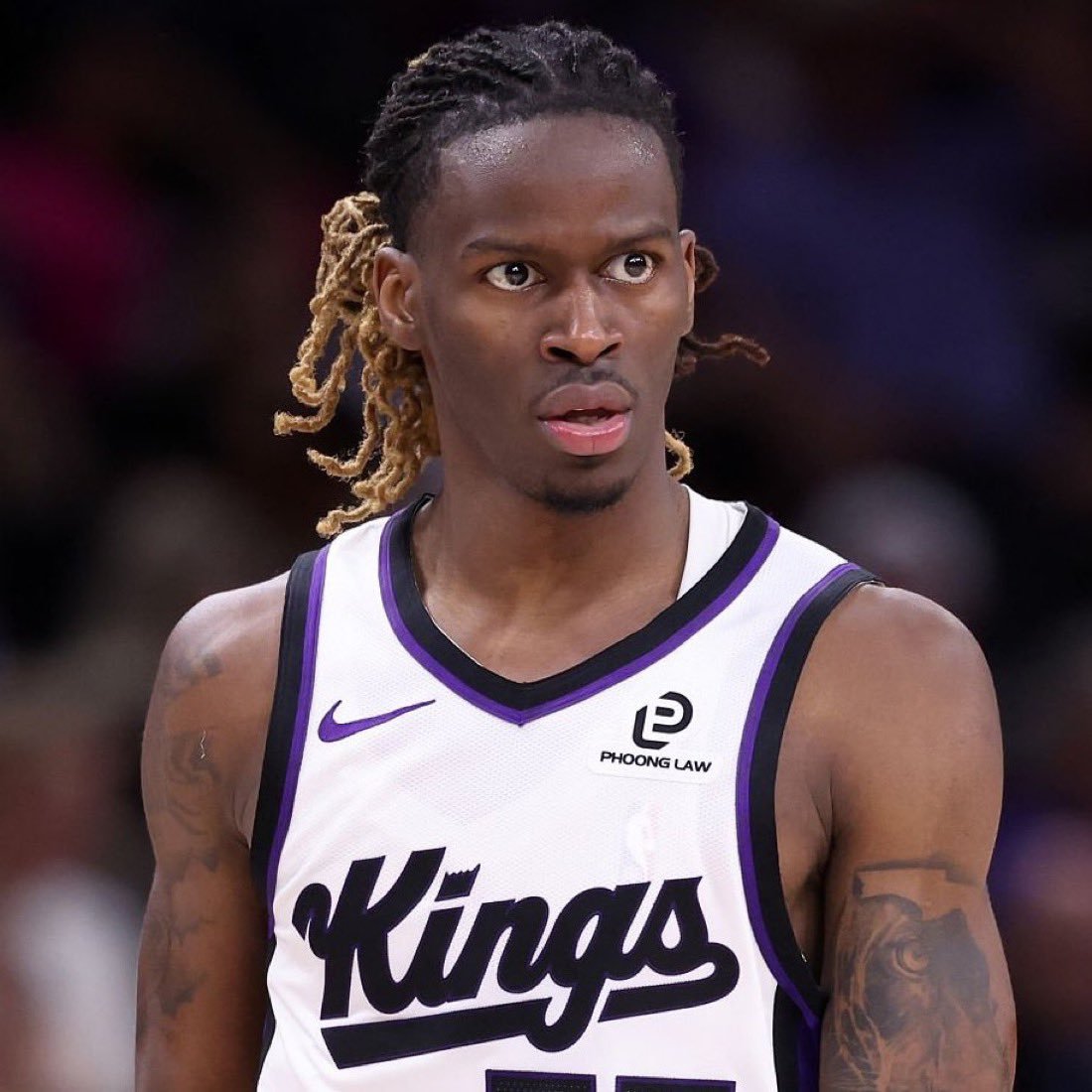 据sam amick报道，目前有多达 10 支球队在追逐基恩·埃利斯，预计最晚会