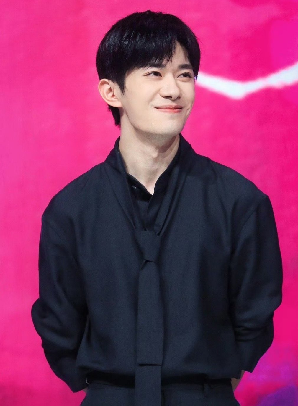 易烊千玺让我成为更好的人 追星的意义在于：他什么也没做，却治愈了我所有的不快乐”