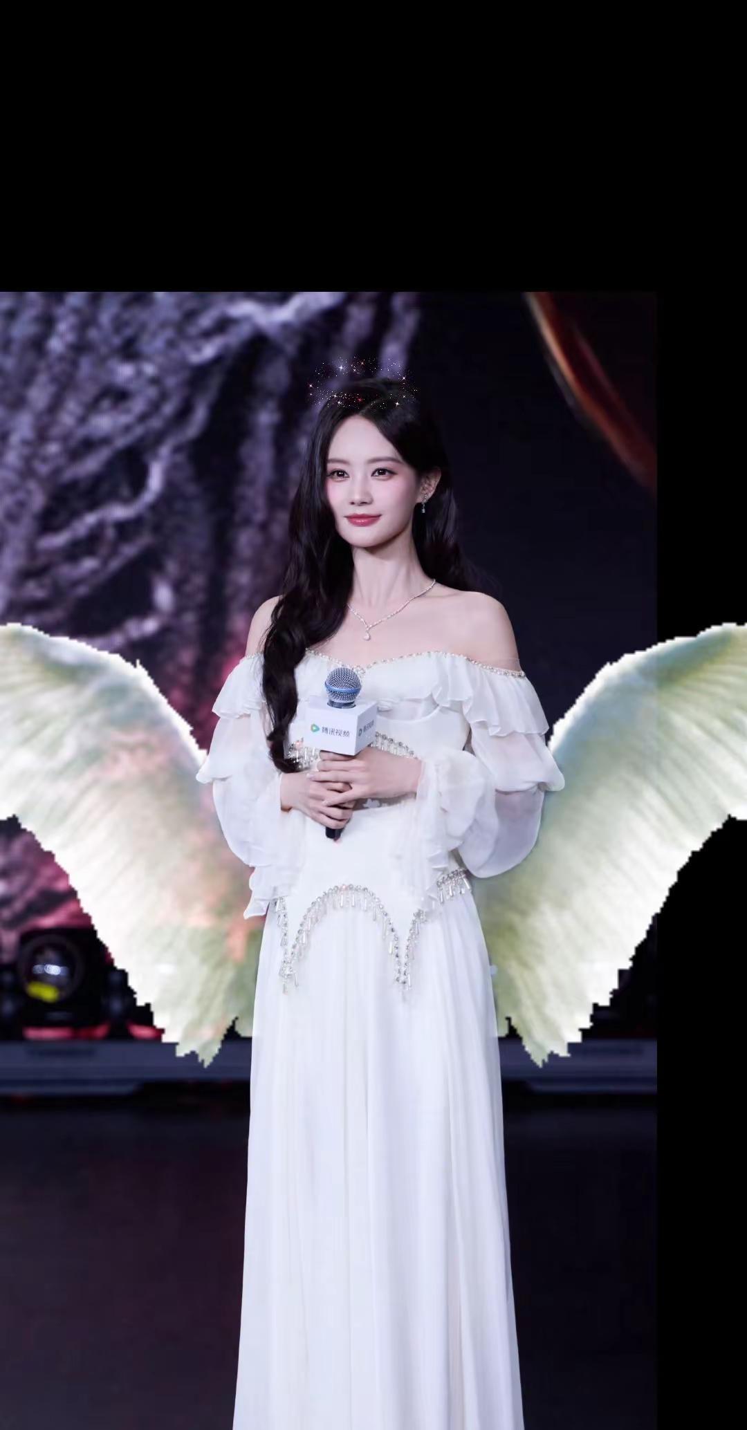 好神圣好美天使降临人间呜呜呜李一桐 李一桐形象大使 李一桐活动生图 生图 李一桐