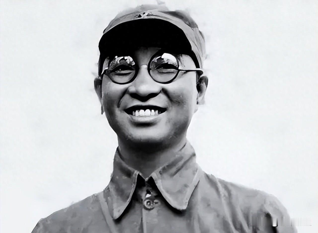 蹚水接妻被说成违纪，组织连夜调岗救他命，这事儿真不是讲爱情。
1943年秋天，陈