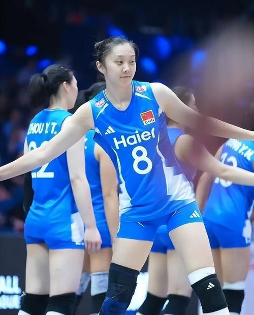 为什么中国女排要死磕陈厚羽？

关于中国女排，现在球迷心中有个最大的疑惑就是，副