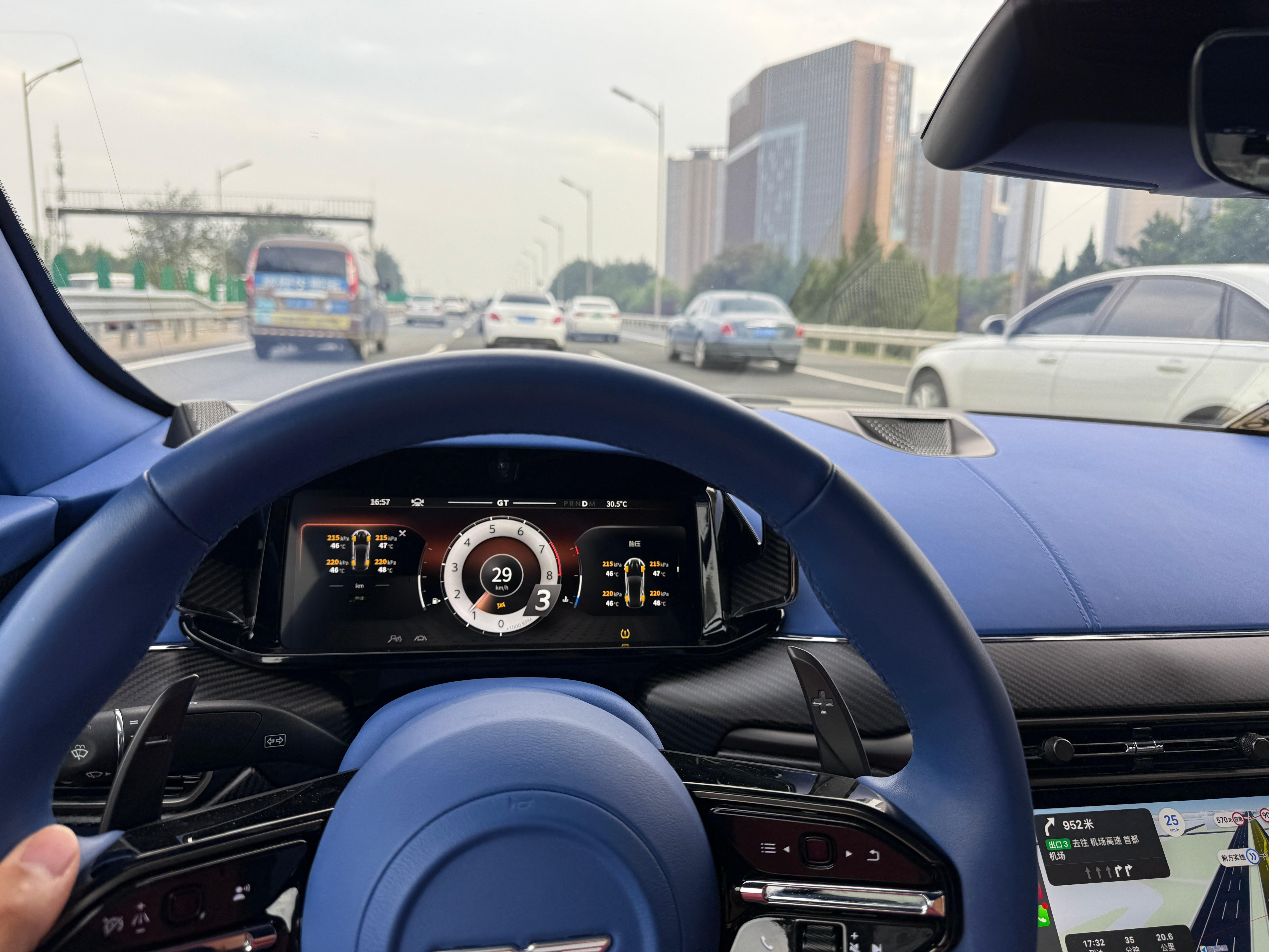 英国牌子上路，有点爽～  ​​​