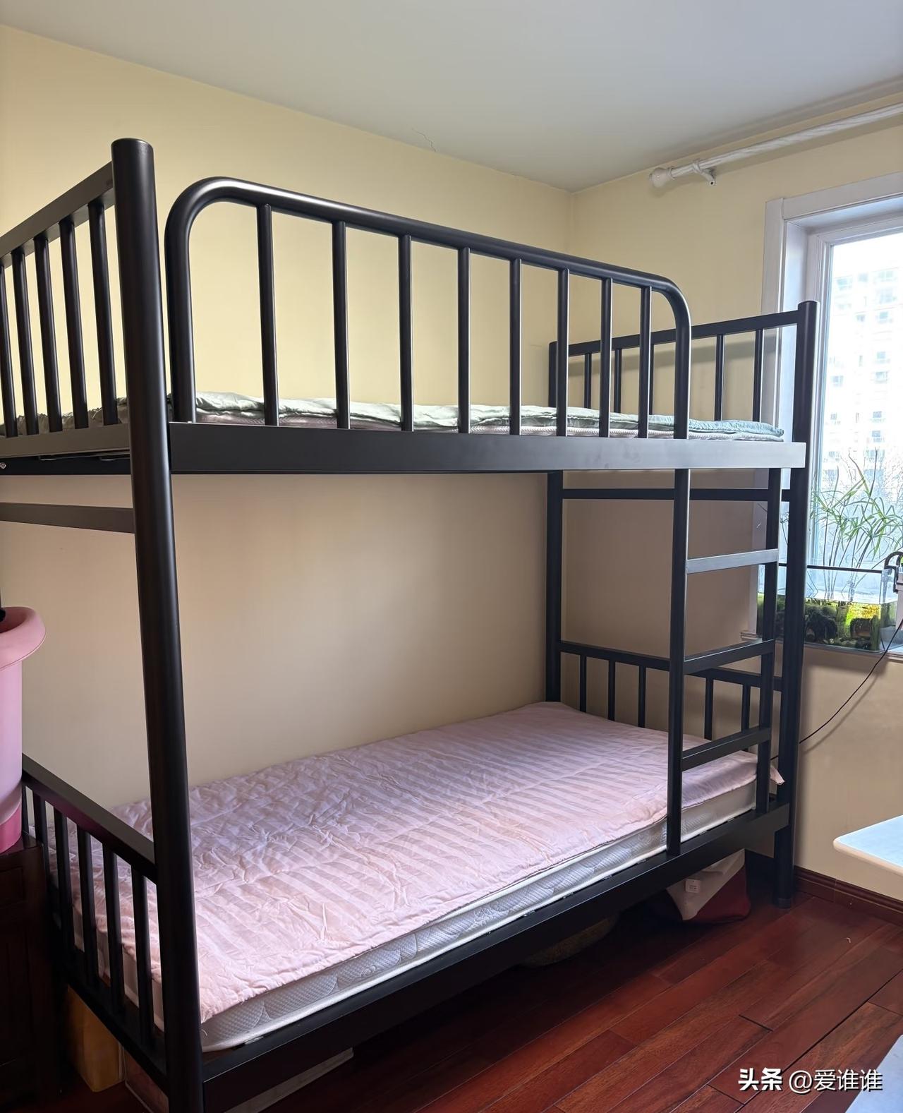 “还能要点脸不！”朱某的朋友李某来上海看病，他好心让李某免费住在自己家，睡的是一