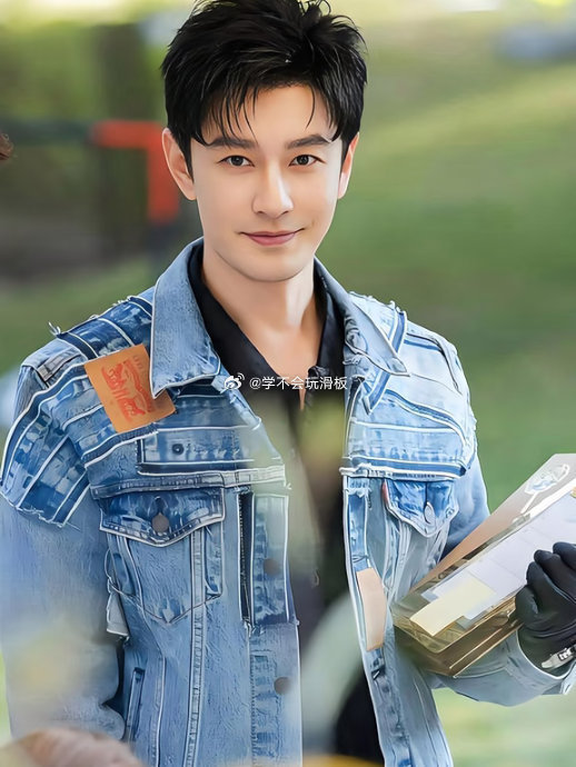黄晓明开启新明学时代黄晓明说已经和自己和解了 黄店长全新状态惹人喜爱，懂得放权放