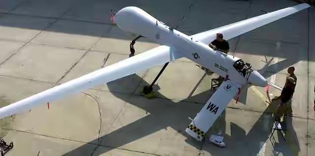 突发，特朗普这是真不遗余力地要“搞垮”委内瑞拉啊！2025年12月底，美国首次对