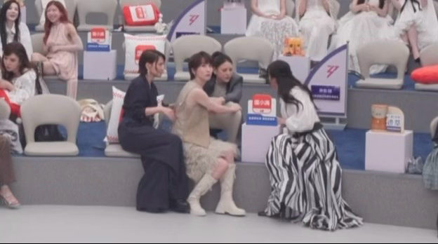 徐洁儿李心洁吃江语晨的瓜徐洁儿李心洁有什么是我们不能听的 笑死我了，江语晨讲官司