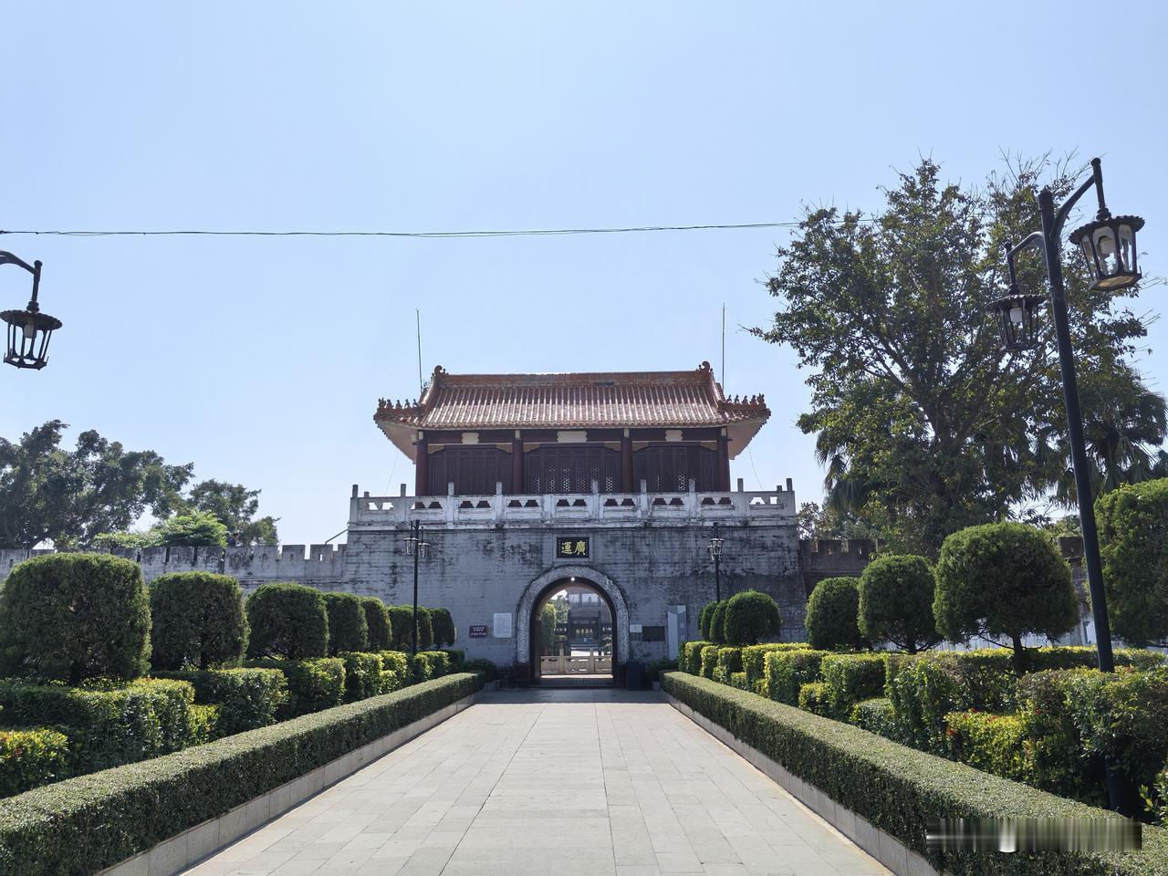 来湛江已有十天，正值五九第二天，来到了岭南古郡、天南重地雷州。
首站是三元塔公园