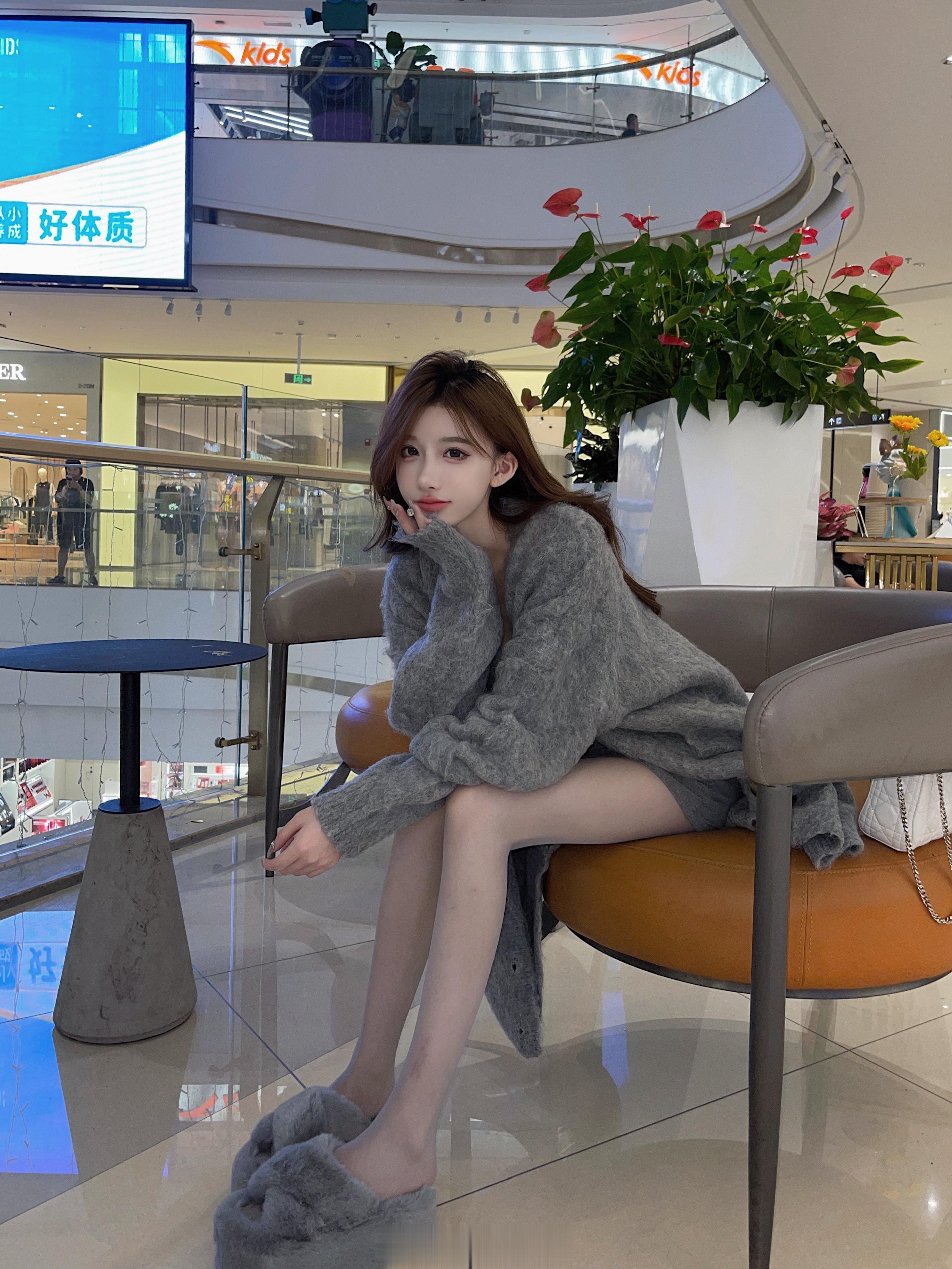 可以每天锁定dy直播间看我直播啦[哈哈][哈哈] ​​​