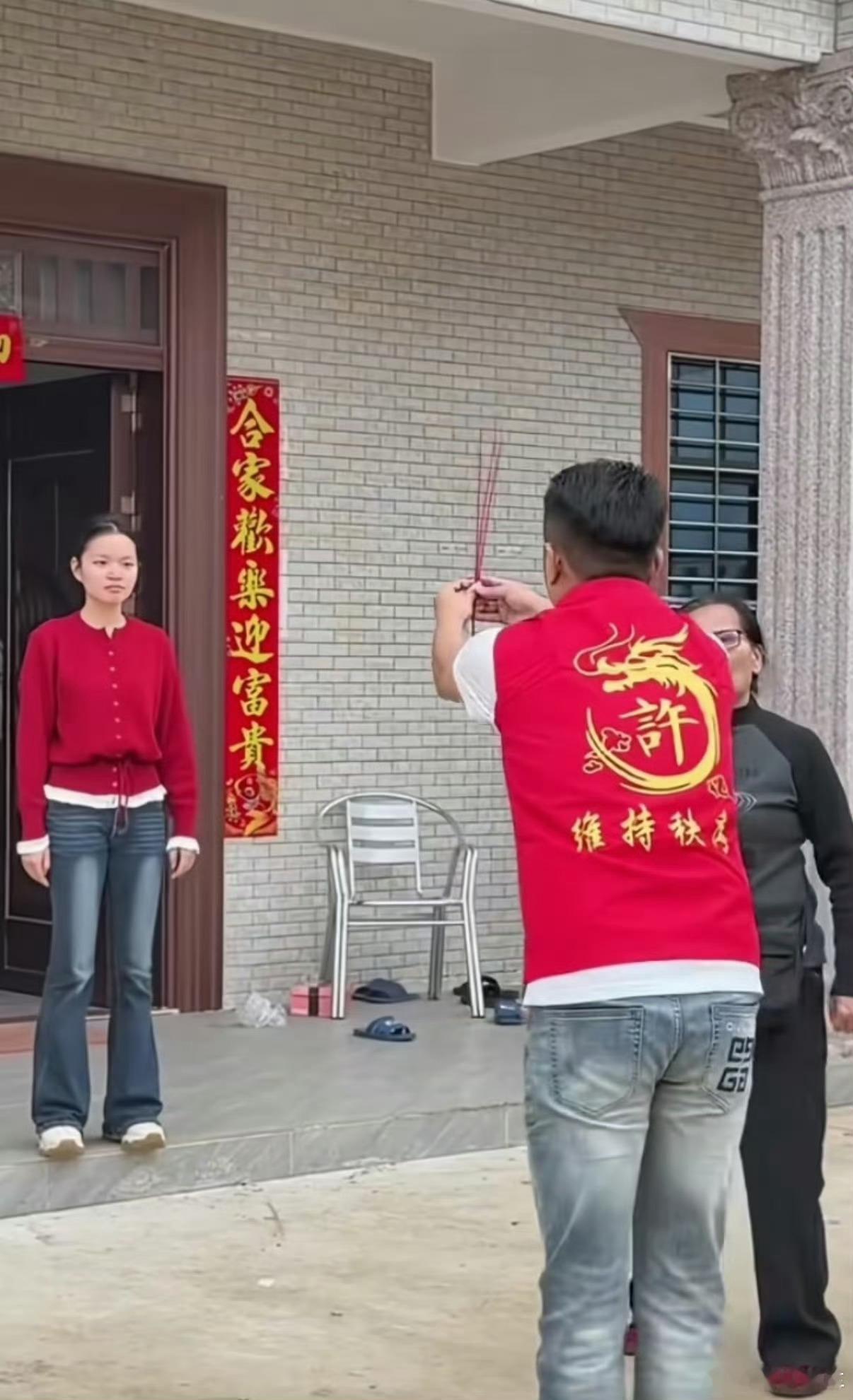 妈祖被替小女孩回应唉～这个事情来龙去脉看了一遍，说白了就是出钱的那家人其实压根不