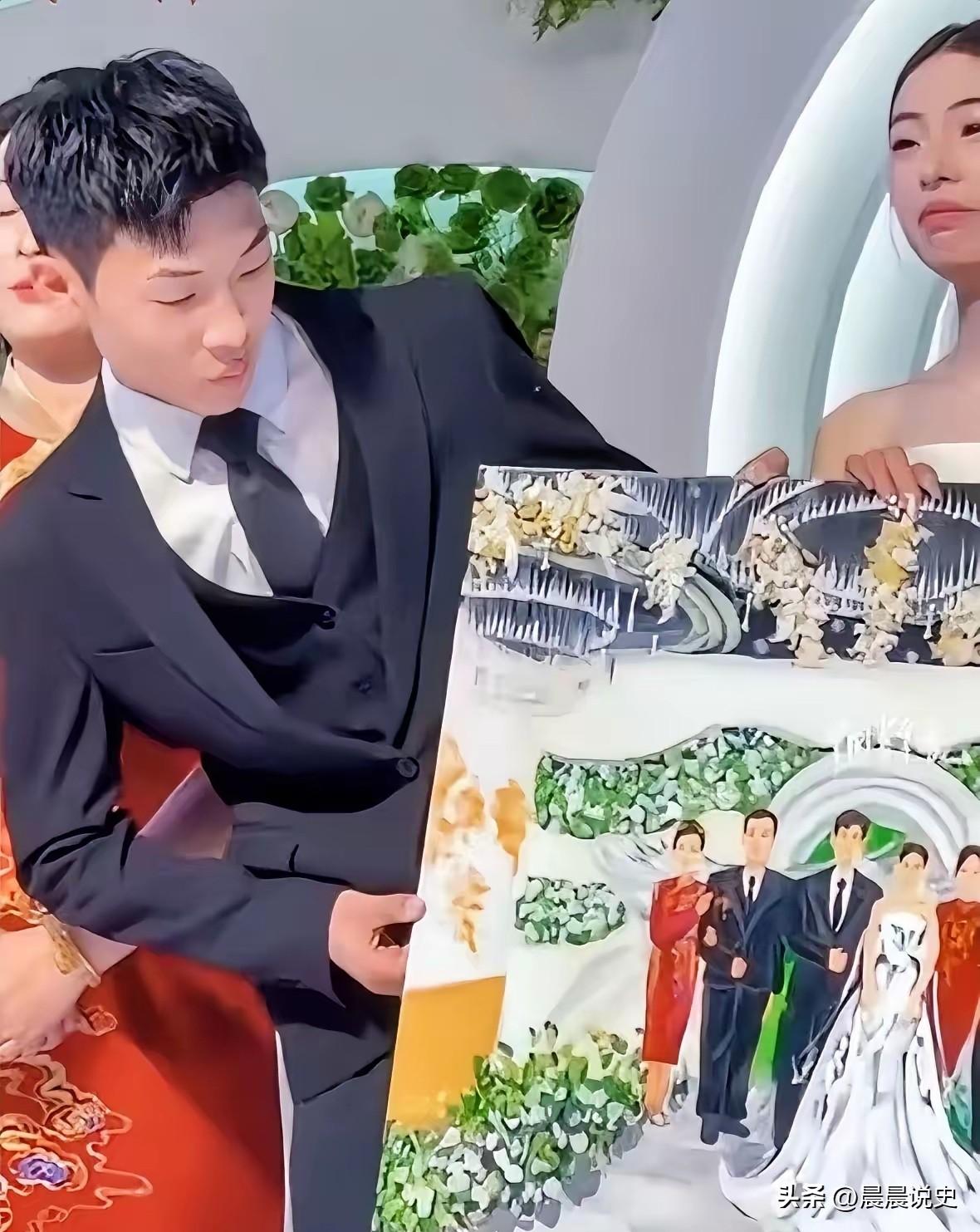 婚礼上的一幅画，让新郎泪目，司仪破防！迟到的父爱，最温柔的告慰
 
泪目！河北邯