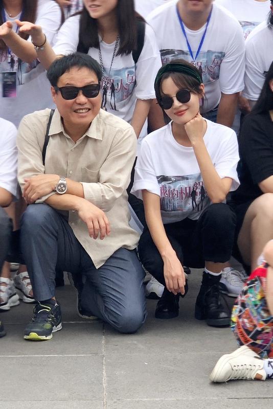 辛芷蕾回家乡路演喊我是鹤岗巨星 2025年11月13日，辛芷蕾带着新作《日掛中天