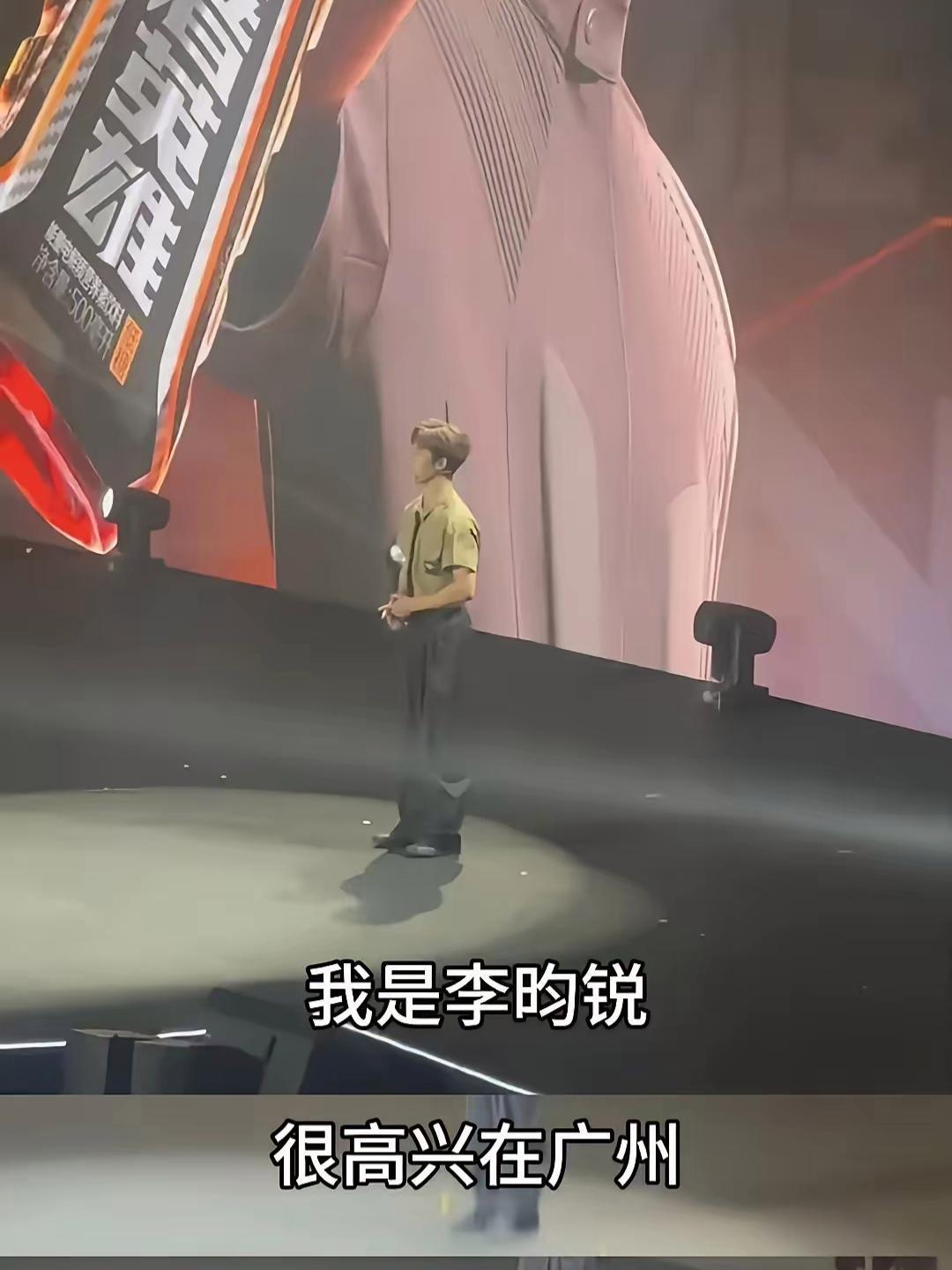 这是严重的直播事故吧，把王者英雄说成王者荣耀了，直接说成竞品，官方直播间直接把他