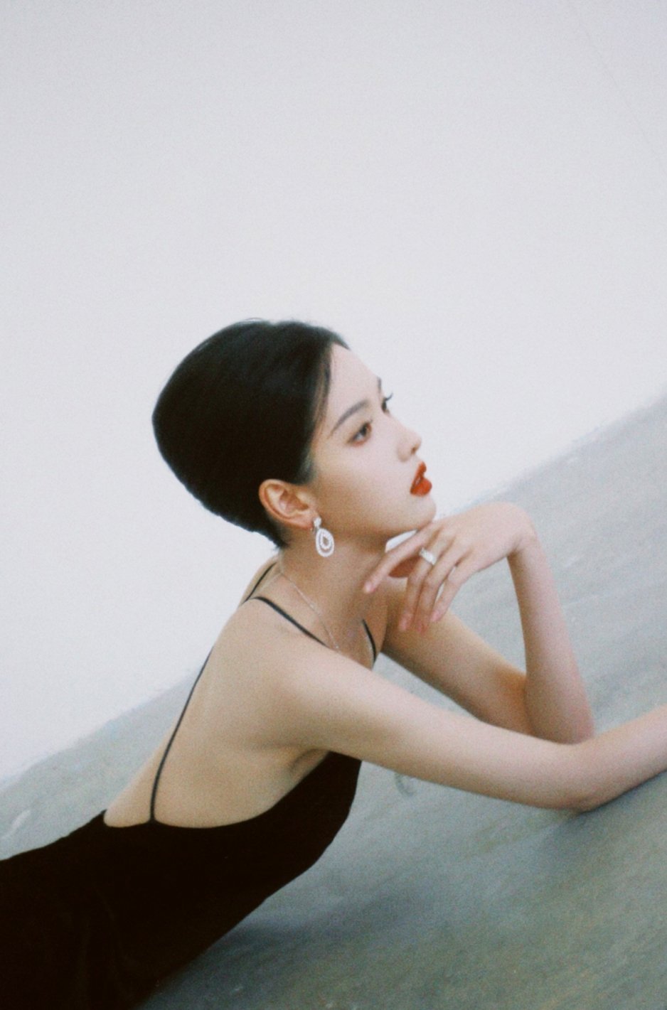 陈都灵的一组日常图片～“🐱说：hi～” 