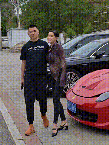 她曾出演过香港的三级片，
如今嫁到山东的农村，
她究竟图什么？

张暖雅曾在香港