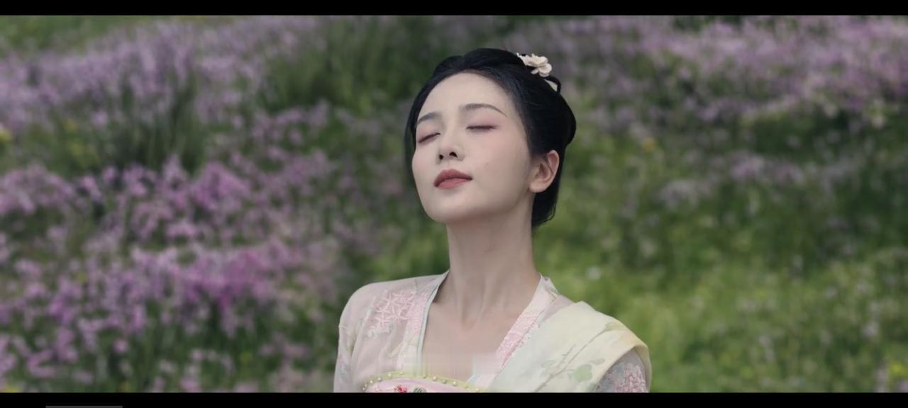 唐诡3中的韦葭也太可怜了。
商人何弼为了在长安站稳脚跟，看中了韦家在长安的地位和