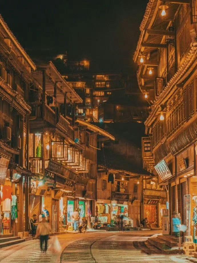 贵州 · 西江千户苗寨，掉落在人间的九霄仙境。 