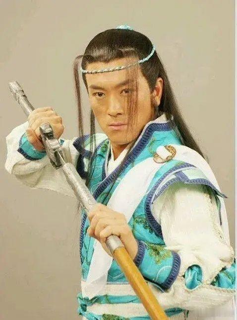 杨子以前就很喜欢带资进组做男主，找了很多漂亮的女演员做他的女主角！《天仙配》是唯