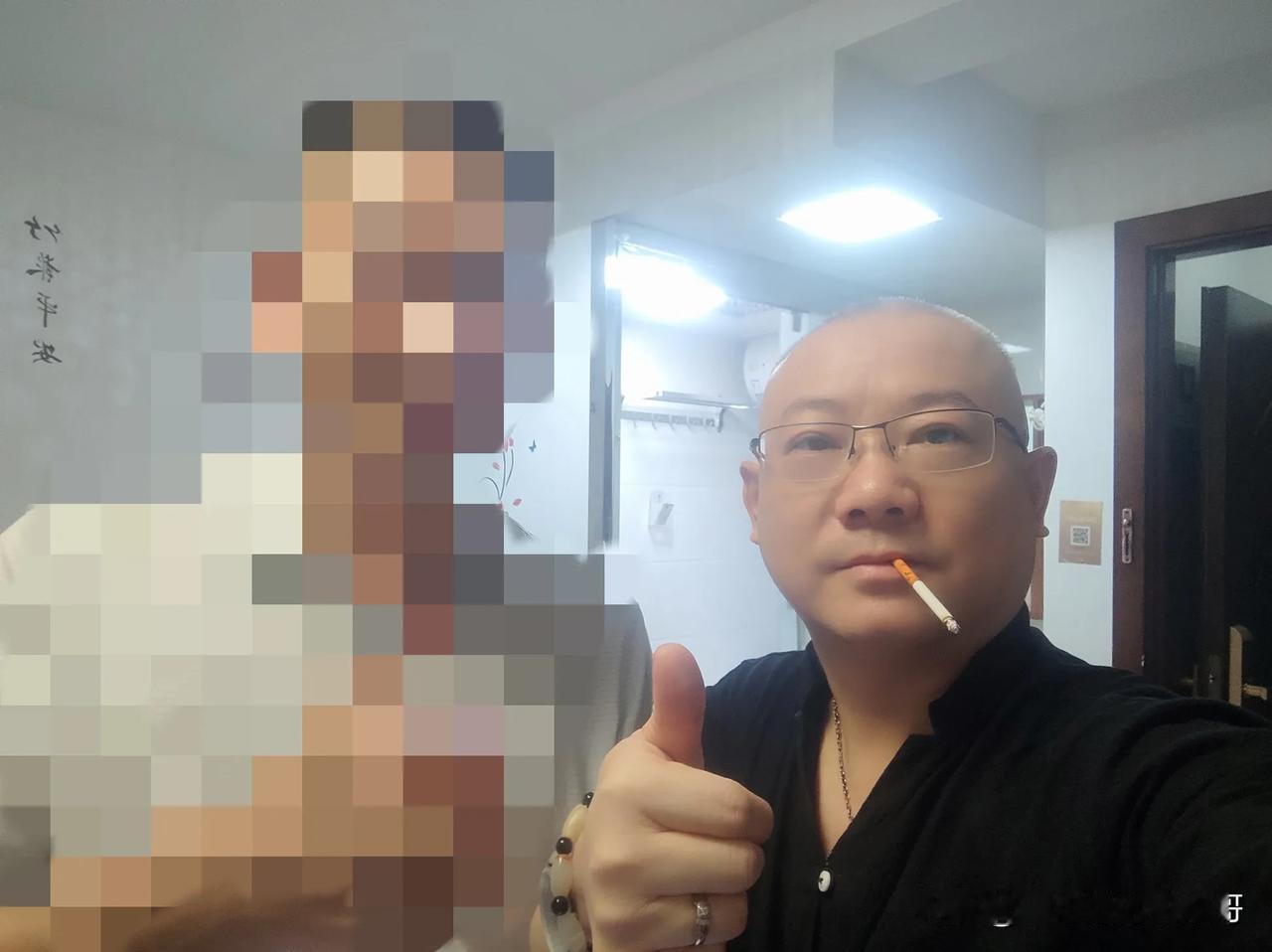  昨晚一位初中同学过来厦门找我，真不好意思，没去接他，只能让他动车后地铁，再走到