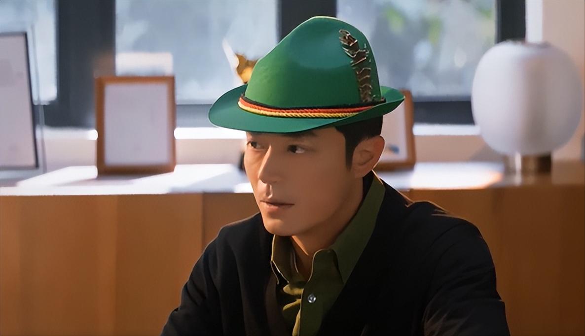 霍建华新剧《他为什么依然单身》里的男主，简直是 “单身自由天花板” 与 “情商重