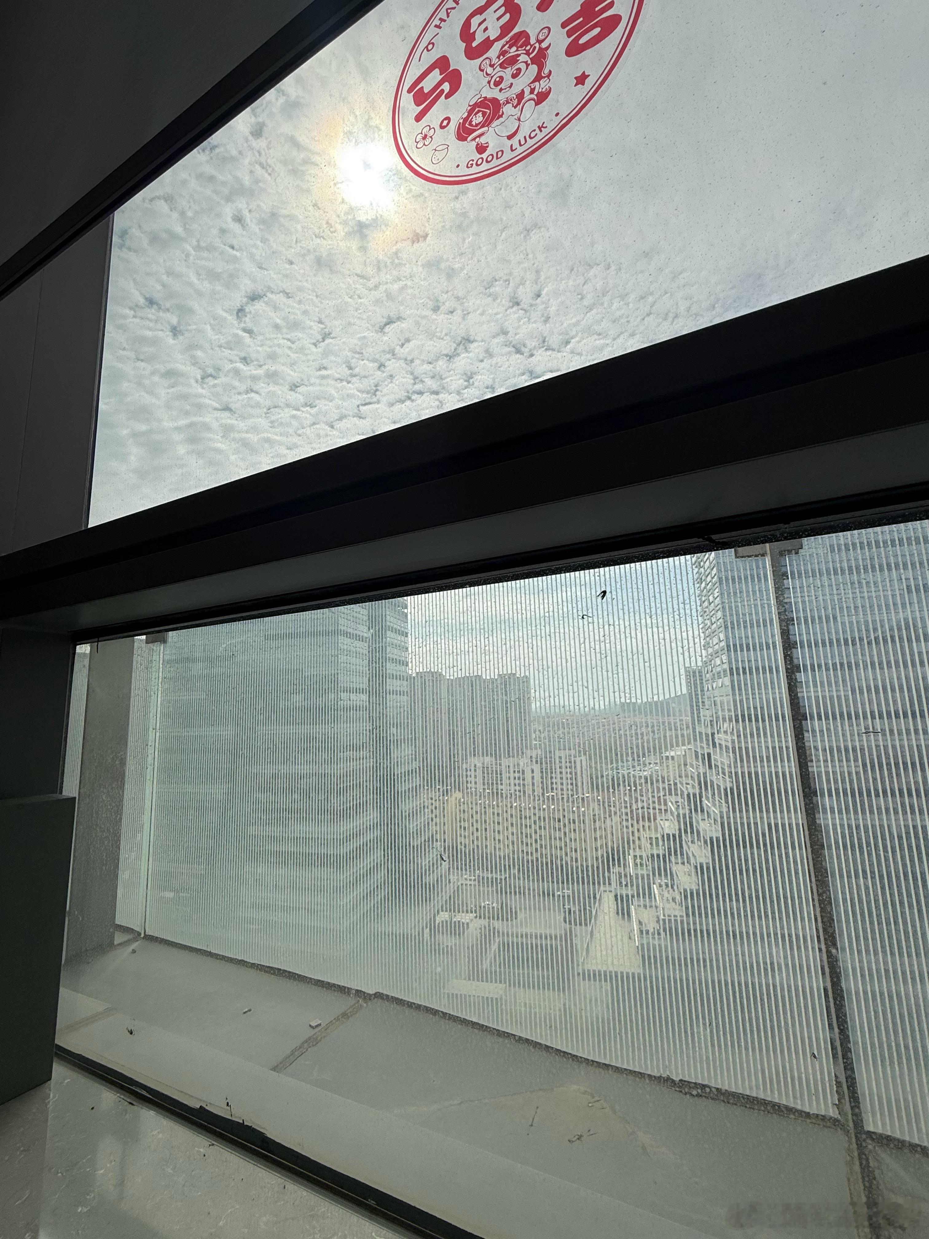 晒太阳并不是直接补钙那我现在这工位跟个啥似的，搁这儿干晒呢？钙没补上就算了，再晒