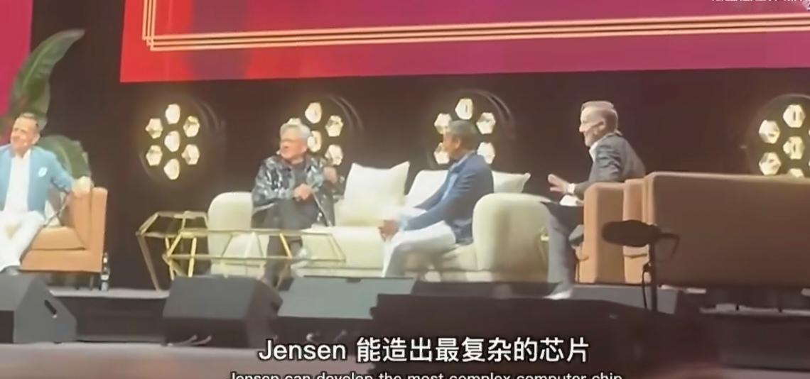 黄仁勋开免提接特朗普电话，这是明显摆拍，醉翁之意不在酒。事情发生在9月14日，洛