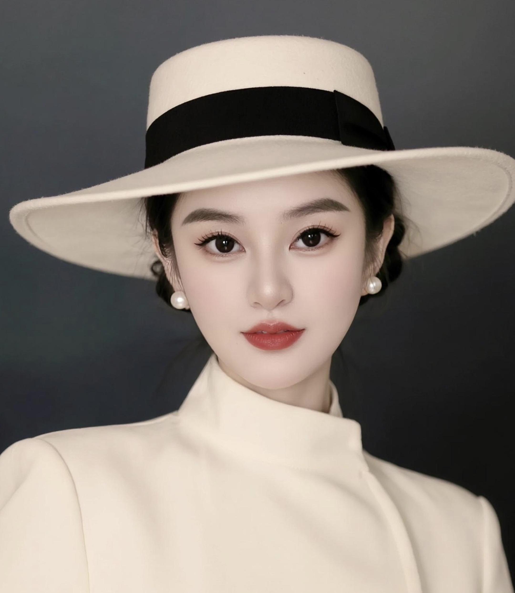 我以前喜欢热闹，久了就让自己陷入很多是非，现在的我只喜欢一个人待着，好...