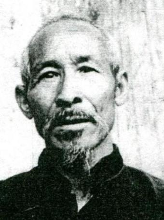 1934年，800名红军在路过贵州时突然消失，中央找了很多次都没有一点线索，直到