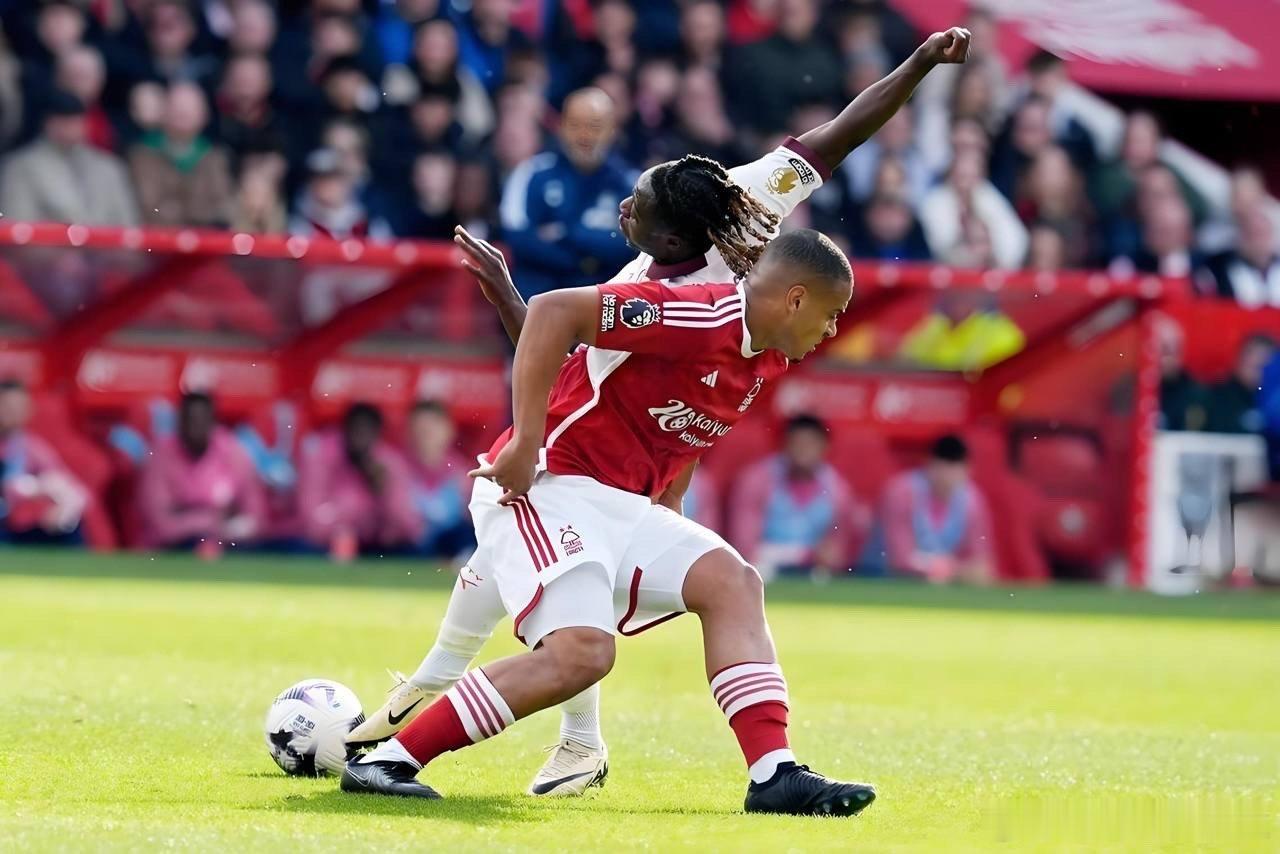 布拉加主场强，但刚输球士气伤。弗赖堡上一轮是客场惨败，可欧战客场整体不差，攻防都