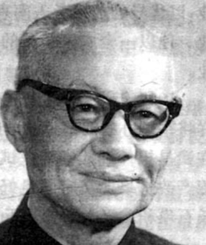 1979年，在一次大会上，杨显东鼓起勇气批评陈永贵，他说：“我认为动员全国各地学