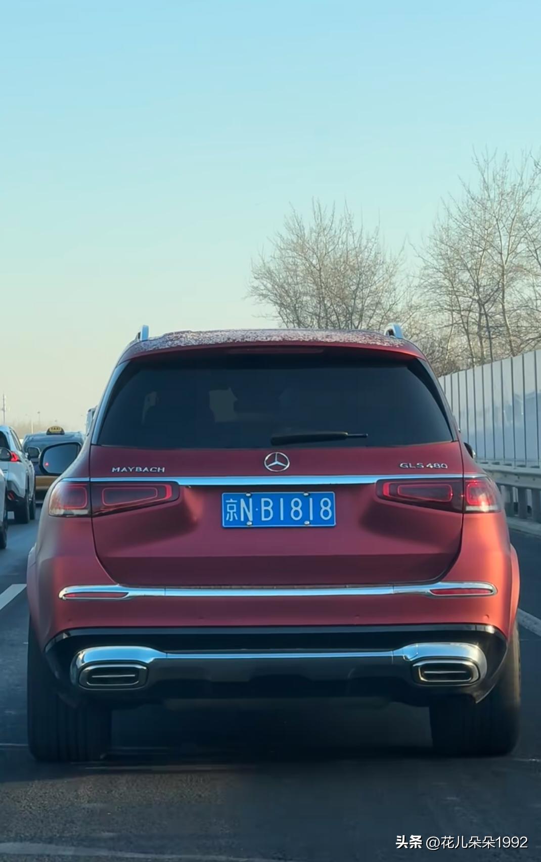 公路王者迈巴赫GLS

当这个大家伙从V8 的G63旁边驶过的时候，气场一点都不