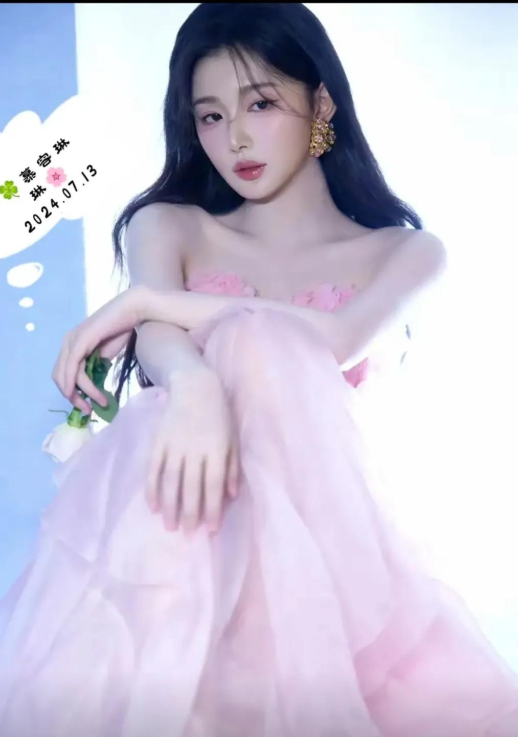 我96年的女孩，对未来充满期待。我不要求你腰缠万贯，也不苛求你貌比潘安，更不介意
