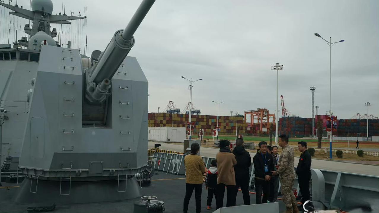 中国军迷眼里的(H/PJ‑45)130主炮（左） VS 中国海军眼里的130主炮