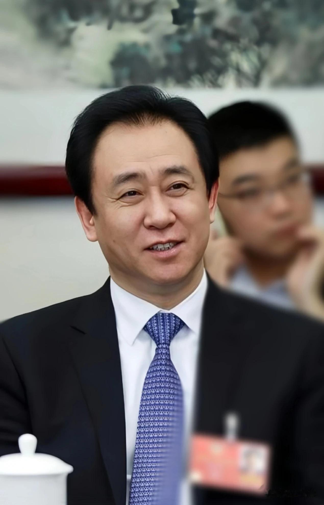 恒大许老板是如何从月薪2000，干到百亿身价的？一次演说中，许老板滔滔不绝的讲起