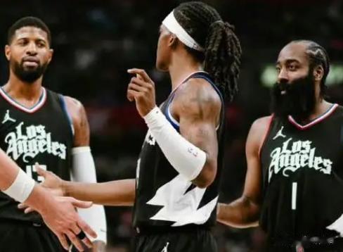 北京时间11月30日11：00，NBA常规赛，快船客场挑战国王，目前快船以7胜9