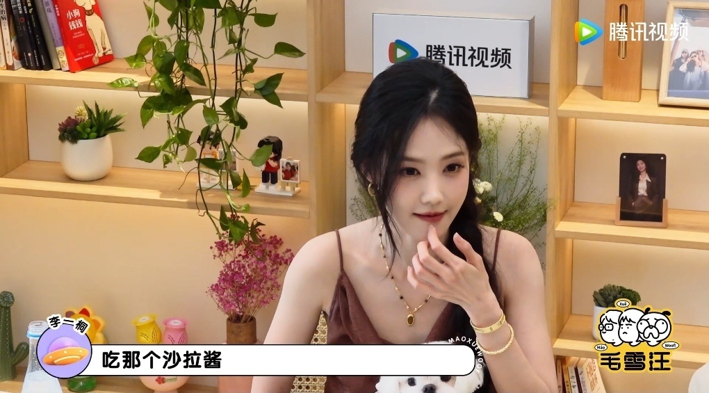 李一桐自曝半年胖了30斤 很少有艺人这么坦诚，李一桐聊起半年胖30斤这件事从容自