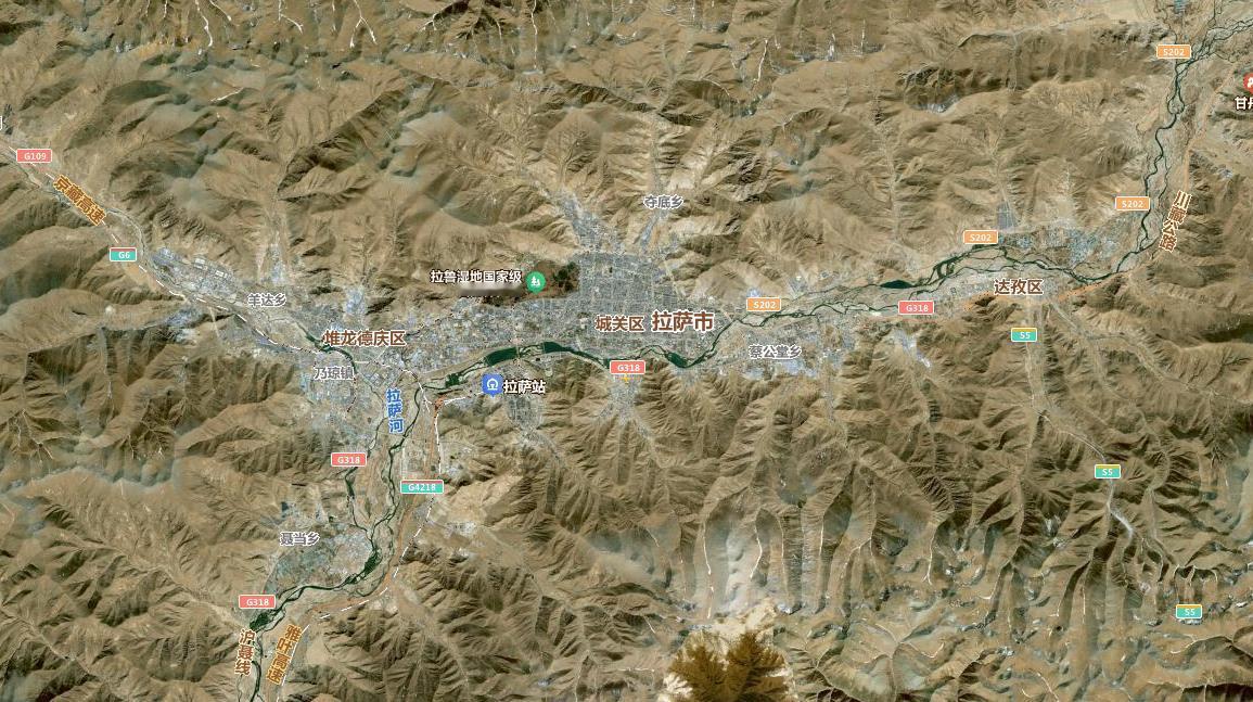从地图上看拉萨，原来就是在山谷里建设的一座城市呀！仔细看了一下西藏地区的地形图，
