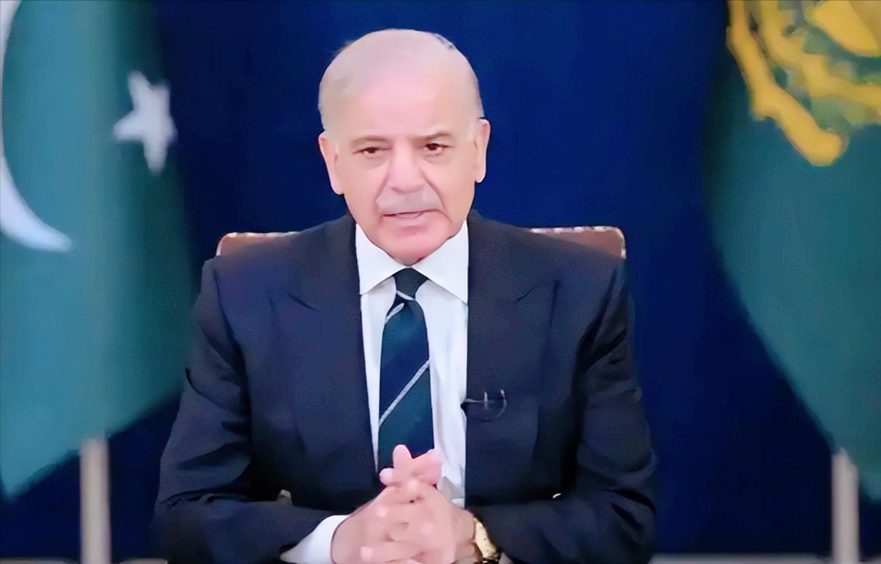 中东那边一打仗，远在南亚的巴基斯坦慌了，油荒闹到没辙，全国紧急“勒紧裤腰带”过日