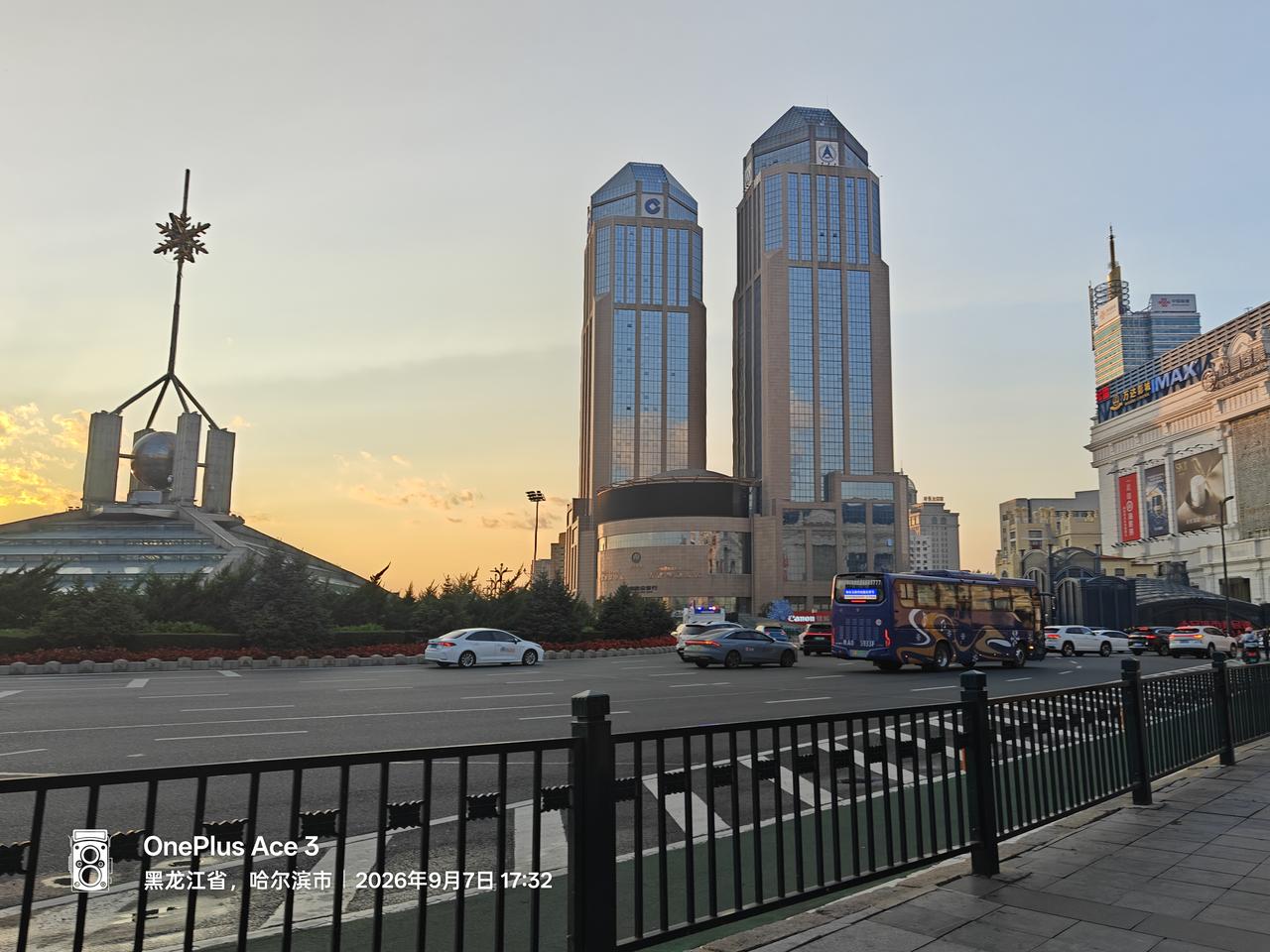 我老战友今年62岁，几个月前找了一个好活，为一家公司给几家超市送豆腐。每天就三个
