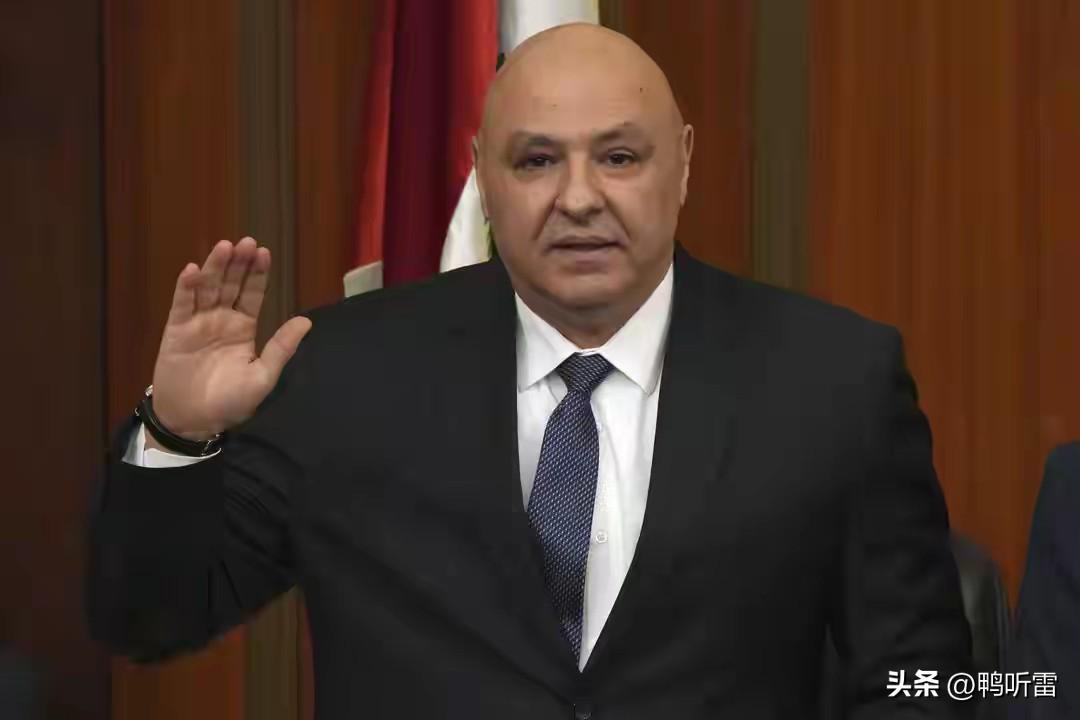 先跪为敬？黎巴嫩总统约瑟夫·奥恩的操作直接把所有人震惊了，他直接约以色列谈判旨在