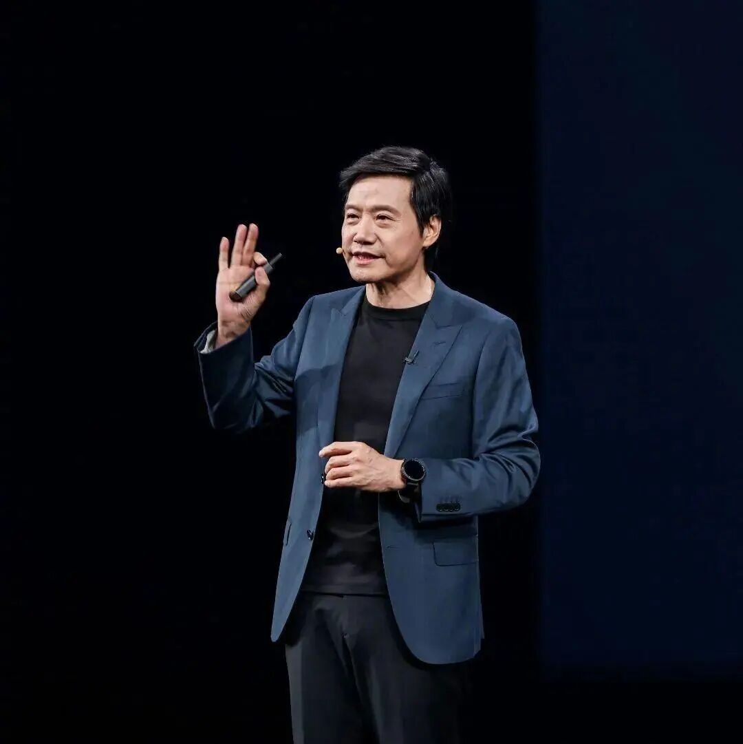 #雷军不再担任金山云董事长#金山云在港交所公告，雷军因其他工作安排，已辞任非执行