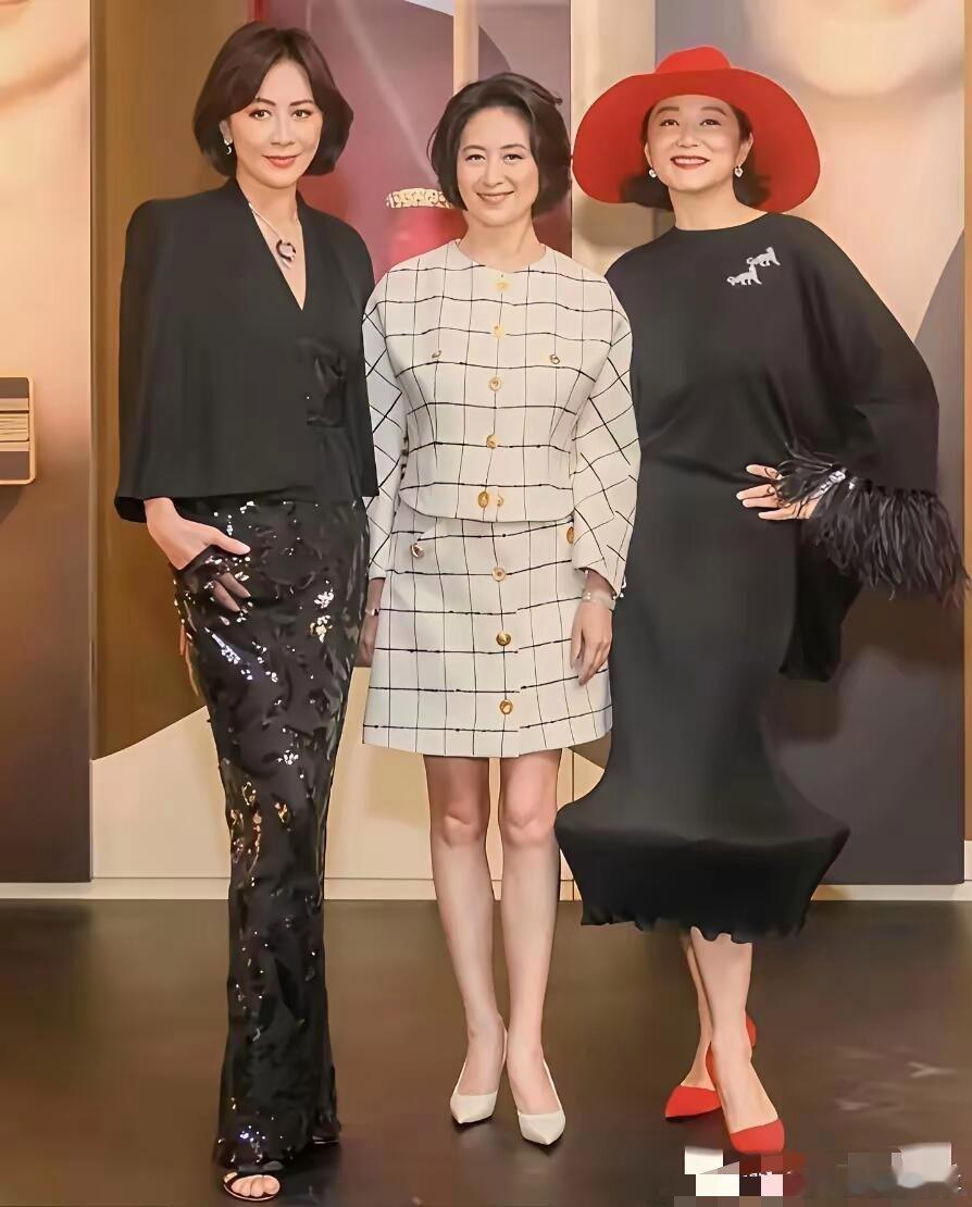 三最居然同框了！娱乐圈最有气质的女人刘嘉玲；娱乐圈有钱的女人何超琼；娱乐圈最漂亮