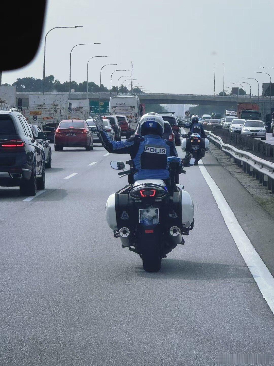 政府行为邀请去🇲🇾受邀以后还是多跟政界玩玩吧 不行我也弄个拿督得了……  ​