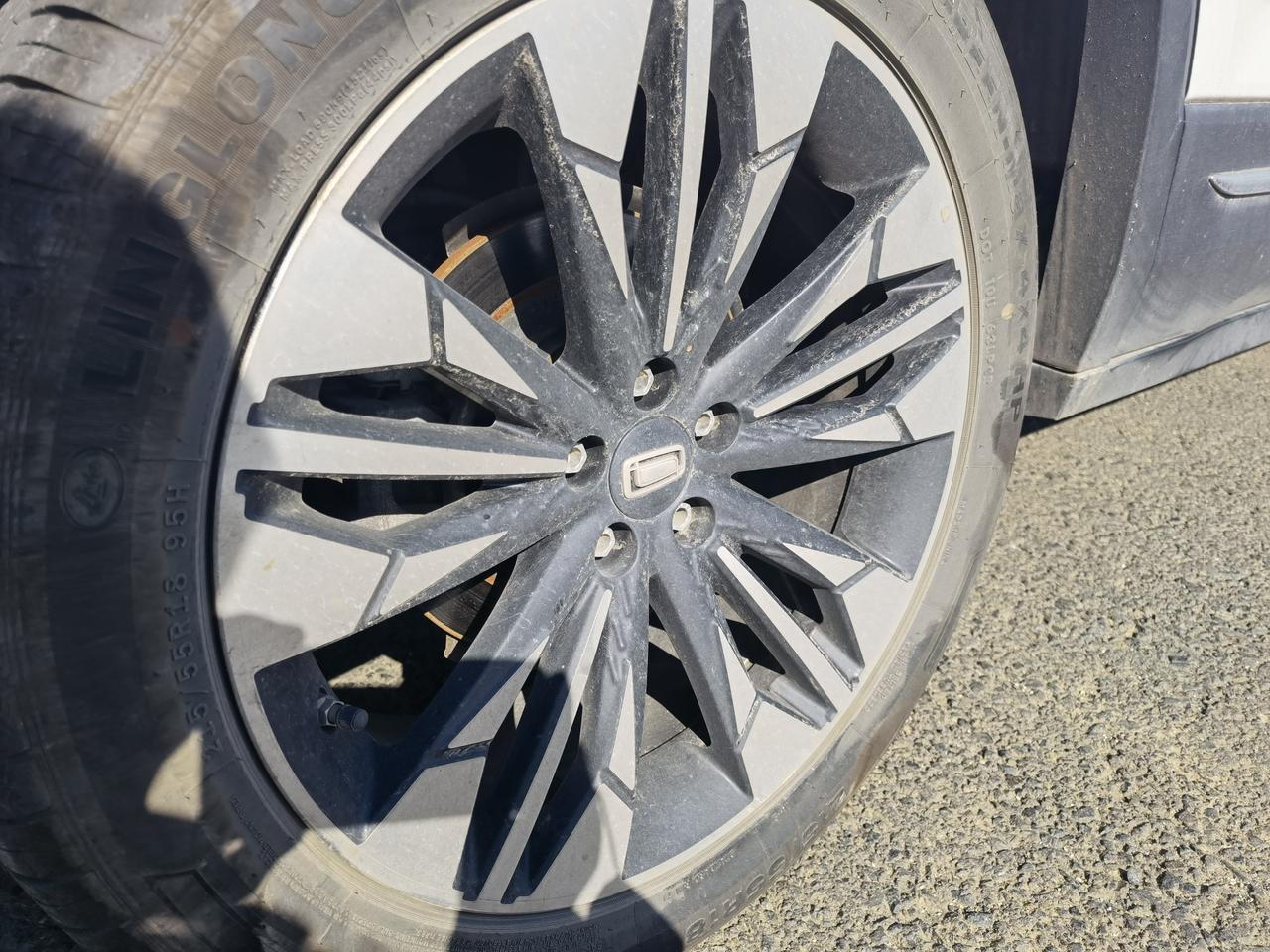 这种双色轮毂其实交付到用户手里就是这个样子，时间一长，原本是高光黑的部分会慢慢褪