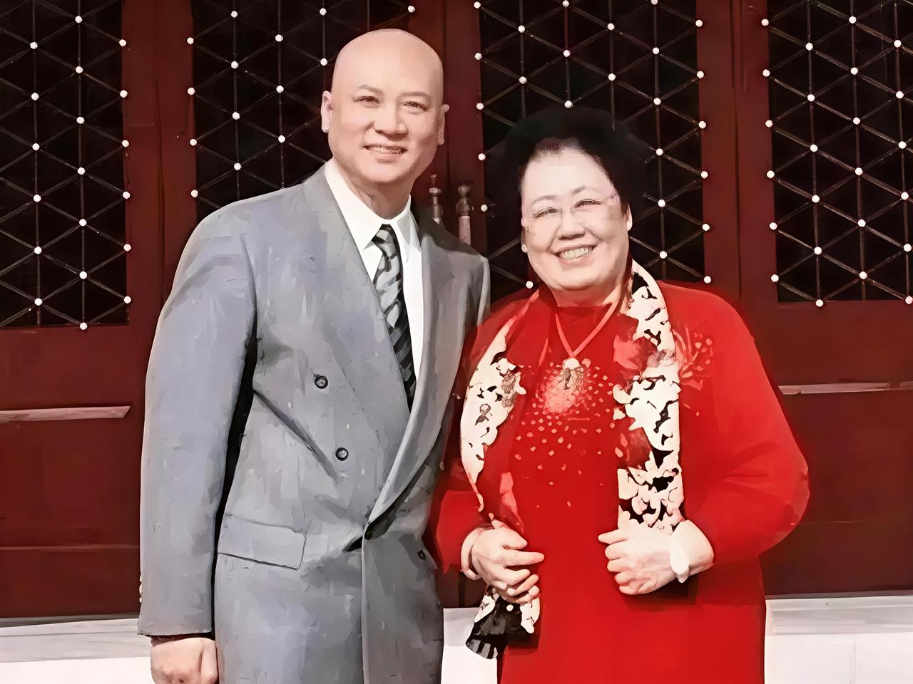 早上跟老板吵吵起来了
因为他说”唐僧迟重瑞可以认真考虑一下翁帆，因为他俩照顾老人