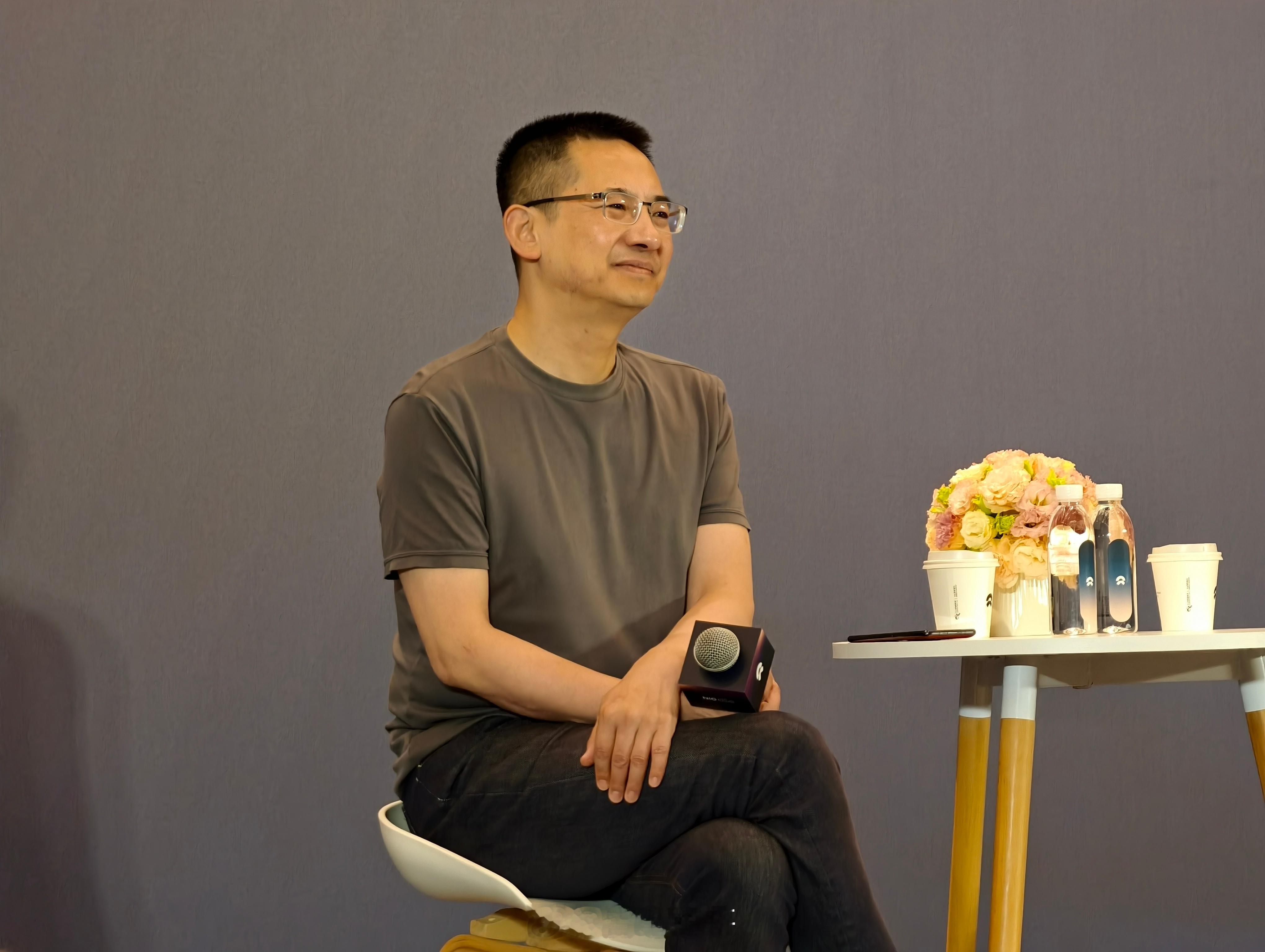 关于蔚来全新es8 的订单——力洪总表示“”只能简单地说从发布会结束的那一开始到