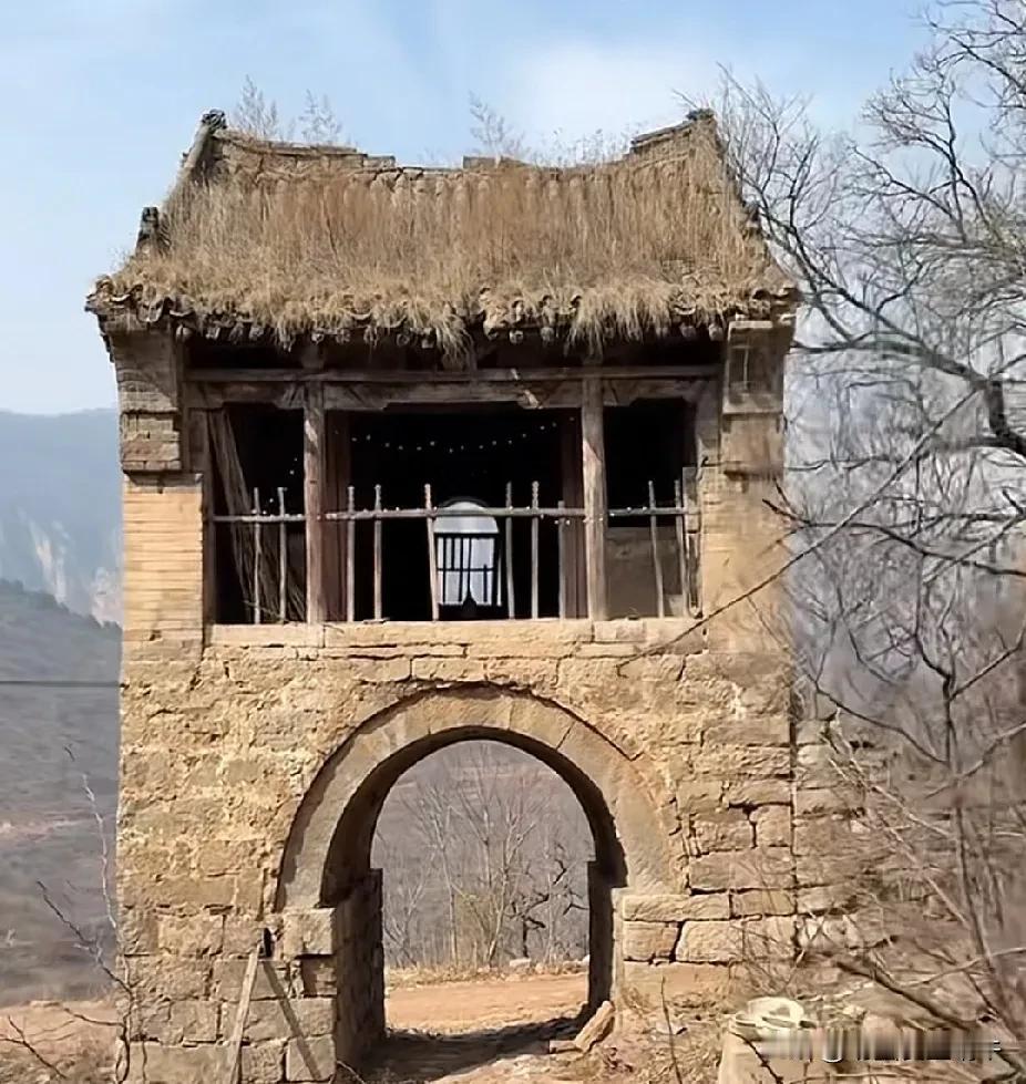 今天在车上听见两个人在议论公务员考试，说是谁谁谁家的孩子考上公务员，那肯定是他家